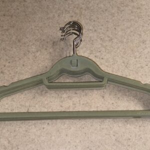 8 pieces of hangers